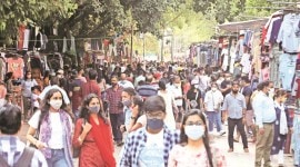 Delhi market Challans for covid violations see dip in Delhi: At markets, footfall up — guard down