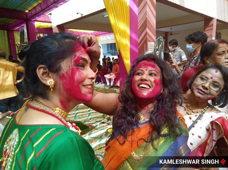 Durga Puja, Durga Puja 2021, Durga Puja rituals, Durga Puja last day, Durga Puja Bengali community, Durga Puja immersion, Durga Puja sindoor khela, Durga Puja visarjan, Durga Puja Dashami, indian express news