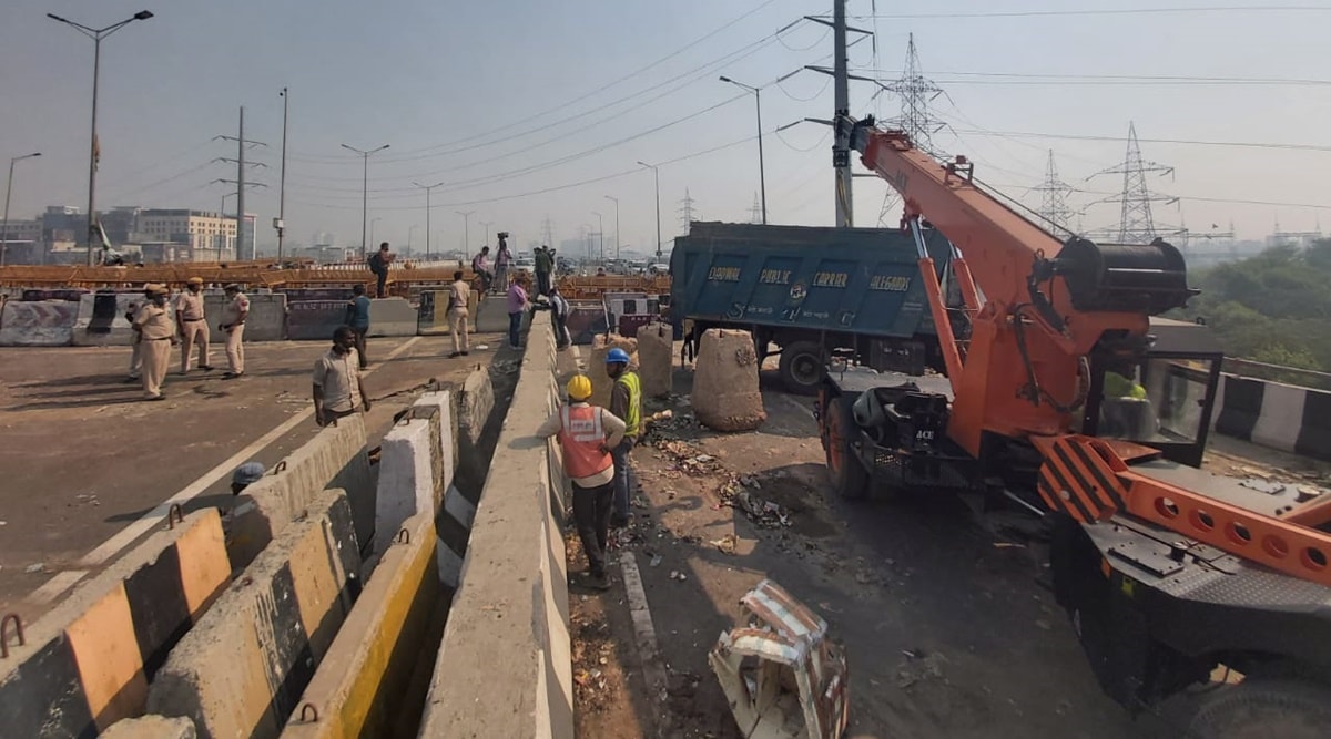 Delhi Police starts removing barricades at Ghazipur border | Cities News,The Indian Express