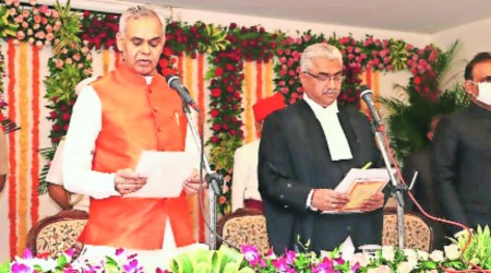 Gujarat Governor Acharya Devvrat administers oath to Justice Aravind Kumar.  (Gujarat Information Department)