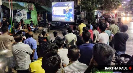 People watching India-Pakistan T-20 World Cup match. (File)