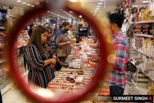 karwa chauth moon pics, karwa chauth news
