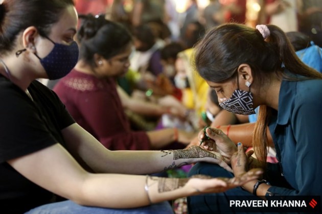 karwa chauth moon pics, karwa chauth news