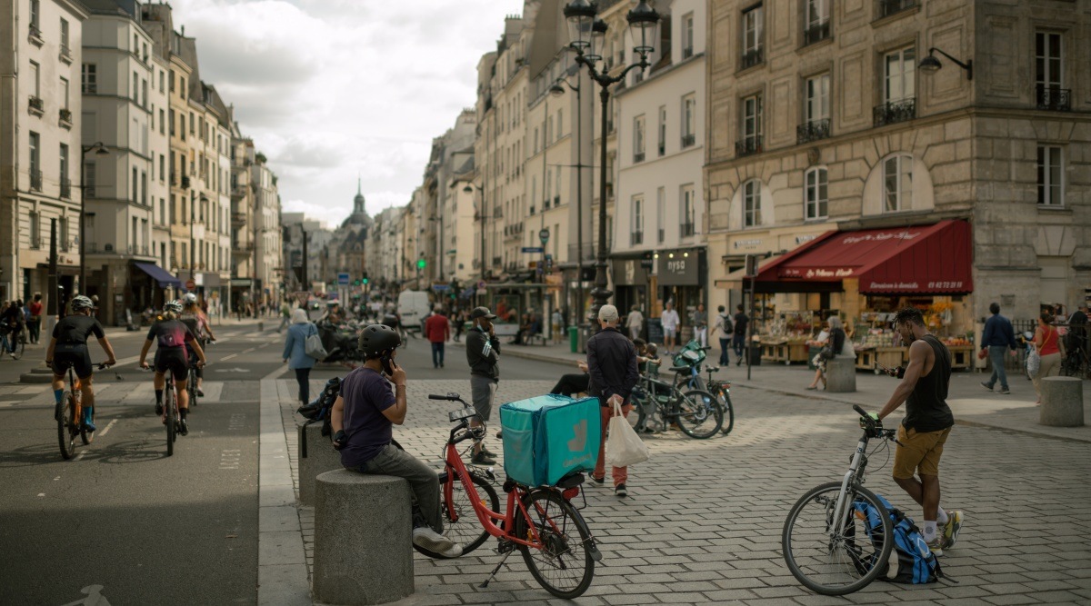 Delivery workers along Rue de Rivoli in Paris, Sept. 16, 2021. (Dmitry Kostyukov/The New York Times)