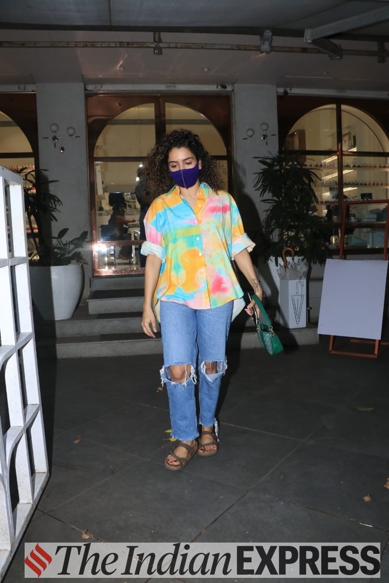 Nora Fatehi steps out in the city dressed in a casual attire