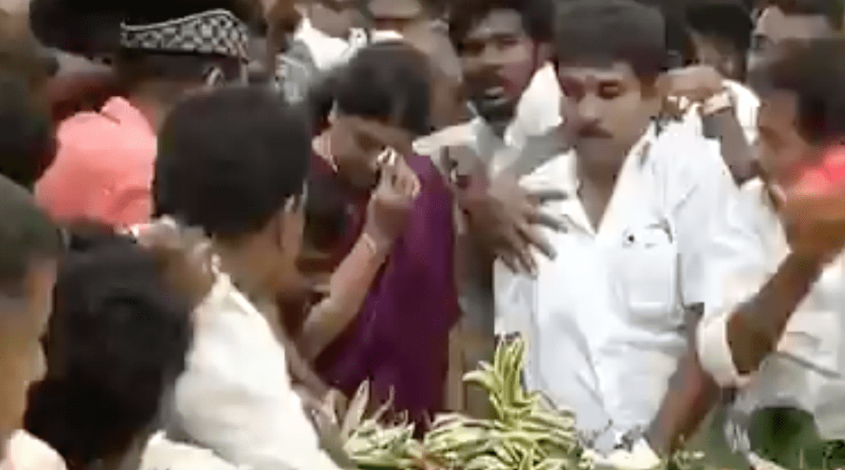Sasikala pays floral tribute at Jayalalithaa's memorial in Chennai. (ANI)