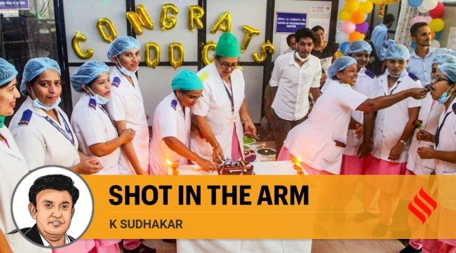 Doctors and nurses celebrate as India crosses the mark of 100 crore Covid-19 vaccine doses, at Dr. Baba Saheb Ambedkar Hospital in Kandivali, Mumbai (PTI)