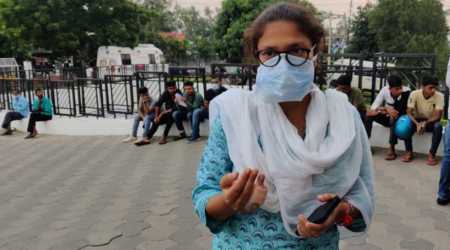 Sushmita Dev showing her injured finger. (Photo: Twitter @AITC Tripura)