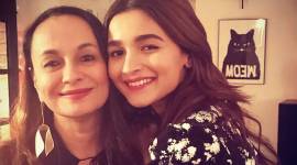 alia bhatt with soni razdan