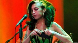 Amy Winehouse, Amy Winehouse last concert dress auction, Amy Winehouse songs