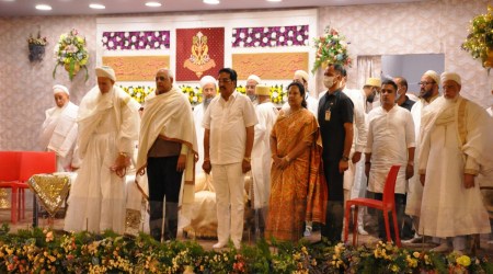 CM Bhupendra Patel, State BJP President C R Paatil, State home Minister Harsh Sanghavi, Surat city BJP MP Darshana Jardosh, with His holiness Dr. Syedna Alikader  Mufaddal Saifuddin, the religious head of Dawoodi bohra community, at Zampa Bazaar in Surat on Wednesday night. (Express Photo by Hanif Malek)