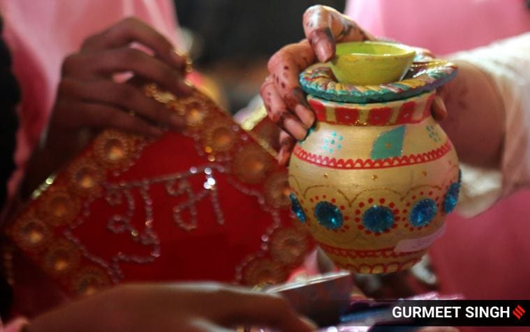 Diwali, Diwali celebrations, Diwali celebrations in the pandemic, Diwali celebrations in Gujarat, how Diwali is celebrated in Gujarat, Gujarati community, Diwali celebrations in Gujarati community, Gujarati Diwali customs and rituals, indian express news