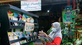trash library, trash for books, indonesia literacy