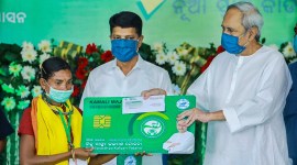 Naveen Patnaik shares stage with minister accused of links to murder suspect