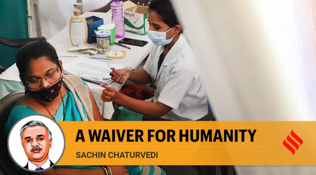 Health worker vacinate a beneficiary at an urban primary health center in Nerul, Navi Mumbai (Express Photo by Amit Chakravarty)