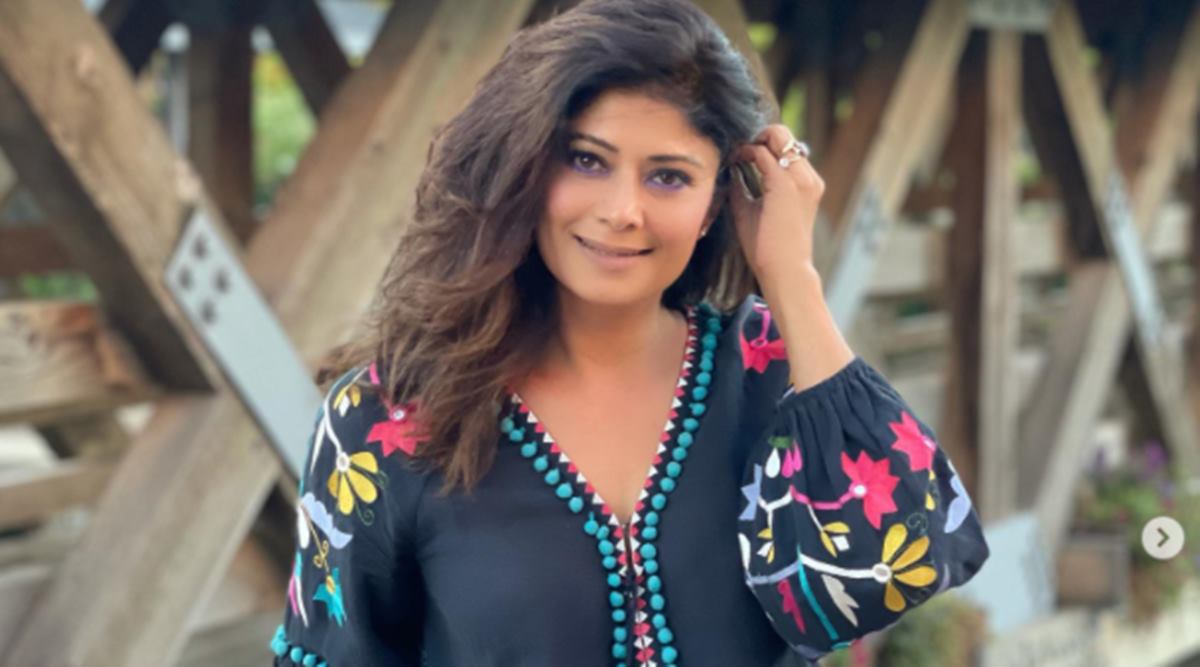 Pooja Batra does the Floating Camel yoga asana in new workout post