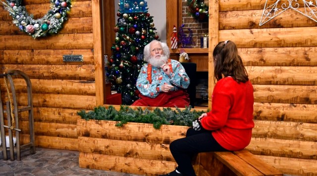 US: The Santa experience this year is a mix of laps, distancing | World ...