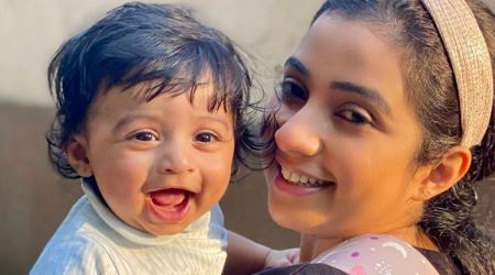 Shreya Ghoshal introduces fans to her six-month-old son Devyaan, see photos 1200