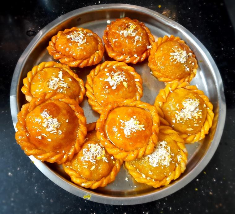 healthy eating, Diwali recipes, Diwali snacks, tasty Diwali snacks, Diwali snacks recipes, simple recipes for Diwali eating, Diwali celebrations, indian express news