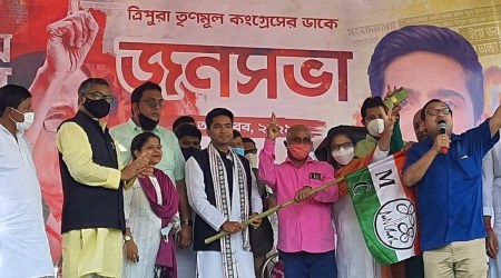 Former BJP leader from Tripura Ashish Das with TMC General Secretary Abhishek Banerjee in Agartala. (ANI)
