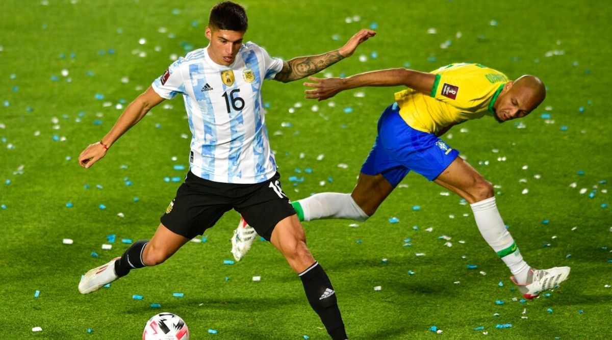 Футбол аргентина примера в. Сборная Аргентины 2022. Матч сборная Бразилия против сборной Аргентины. Сборная по футболу Аргентины в Бразилии. Бразилия против Аргентины.