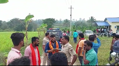 A video shows Bajrang Dal members forcing people out of the prayer hall in Belur. (Screengrab)