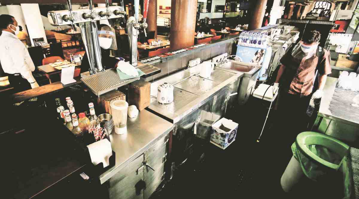 Delhi government, liquor license, Delhi liquor vendors, Private liquor vendors, Delhi restaurants, restaurants, Delhi news, Delhi city news