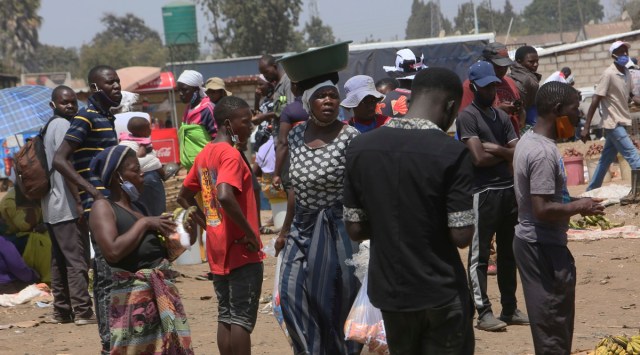 People are seen at a busy market in a poor township on the outskirts of the capital Harare, Monday, Nov, 15, 2021. When the coronavirus first emerged last year, health officials feared the pandemic would sweep across Africa, killing millions and destroying the continent’s fragile health systems. Although it’s still unclear what Covid-19’s ultimate toll will be, that catastrophic scenario has yet to materialize in Zimbabwe or much of Africa. (AP)