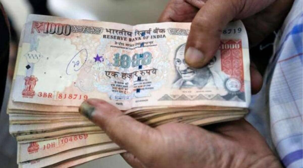Karnataka currency notes worth Rs 2 crore seized, 3