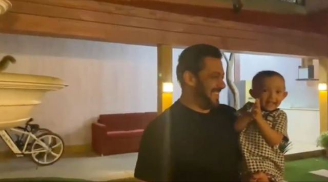 Salman Khan can be seen laughing as Ayat Sharma feeds a couple of monkeys in the video. (Photo: Salman Khan/Instagram)