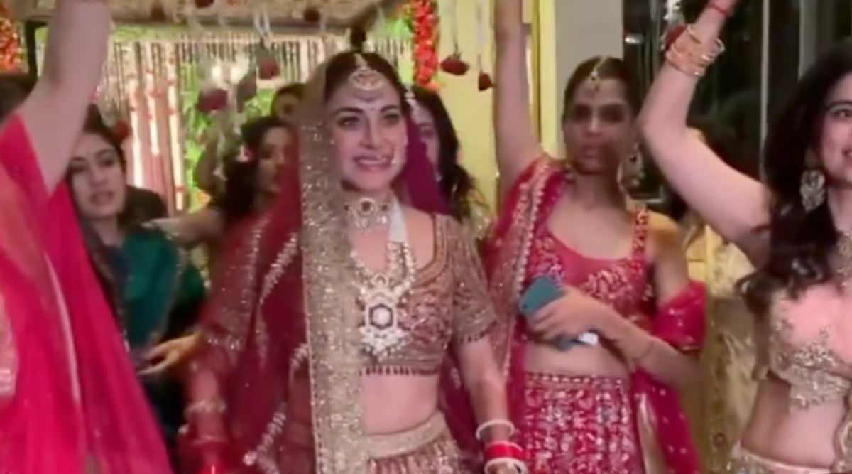Sarddha Arya Ki Chudai Videoes - Shraddha Arya beams with joy at her wedding in Delhi, groom Rahul carries  her in his arms. Watch | Television News - The Indian Express