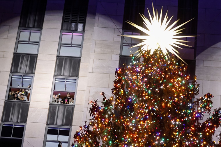 New York kicks off festive season with lighting of tree | Life-style ...