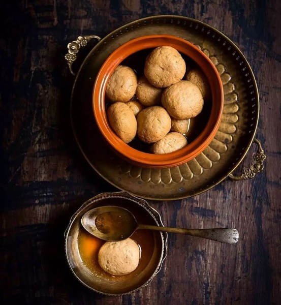 nolen gur roshogolla, west bengal sweets