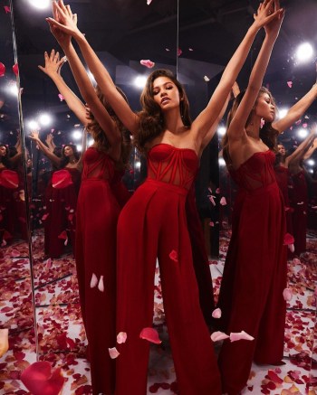 From Malaika Arora to Samantha Ruth Prabhu: Celeb-inspired Christmas party  outfit ideas | Lifestyle Gallery News - The Indian Express