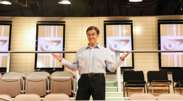  Dr. Mehmet Oz, host and producer of ÒThe Dr. Oz Show,Ó at ABC Studios in New York, Dec. 4, 2018. The celebrity physician, a candidate in Pennsylvania's Republican primary for Senate, has a long history of dispensing dubious medical advice on his daytime show and on Fox News. (Krista Schlueter/The New York Times)