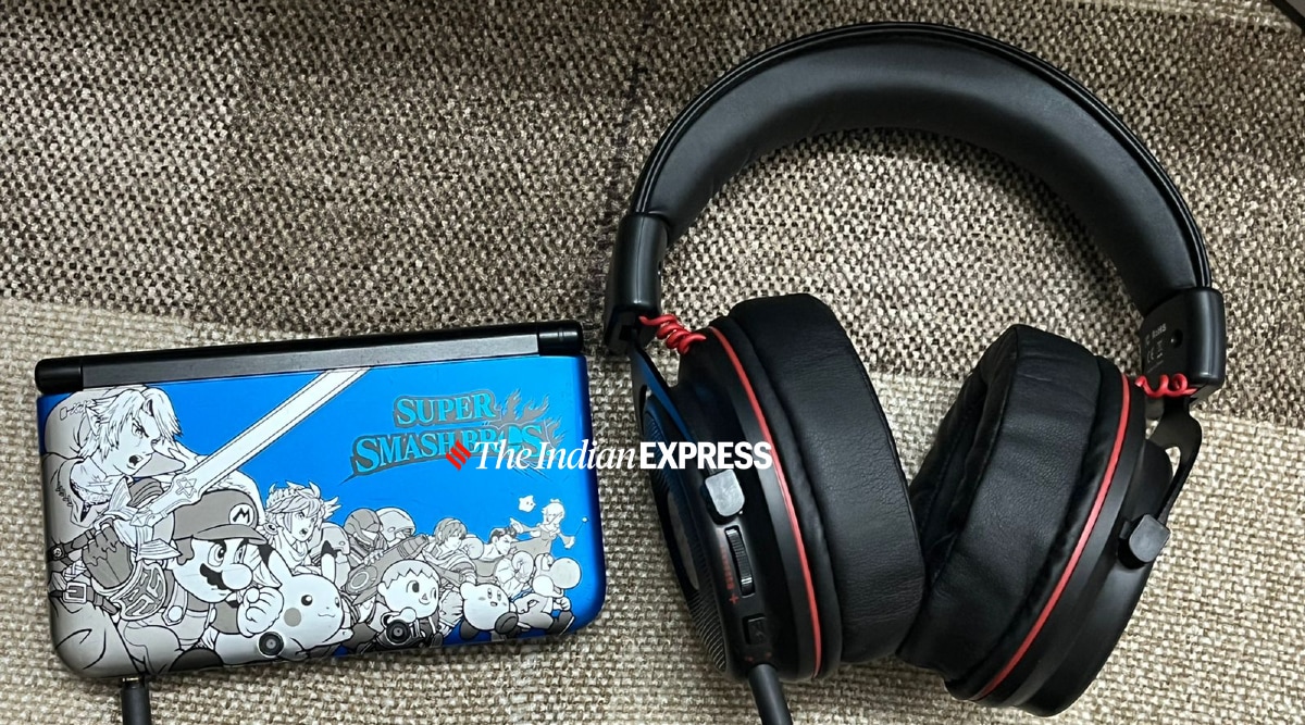 I tested the E900 Pro on my Surface Pro, PlayStation 4, Nintendo Switch, PlayStation Vita, and Nintendo 3DS XL. (Image credit: Anuj Bhatia/Indian Express)