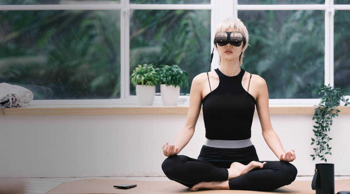 tech trends 2022, tech consumer tech 2022, VR headset, Oculus Quest 2, Apple VR/AR headset, Sony PS VR 2, Mediatek, 120W fast charging smartphones