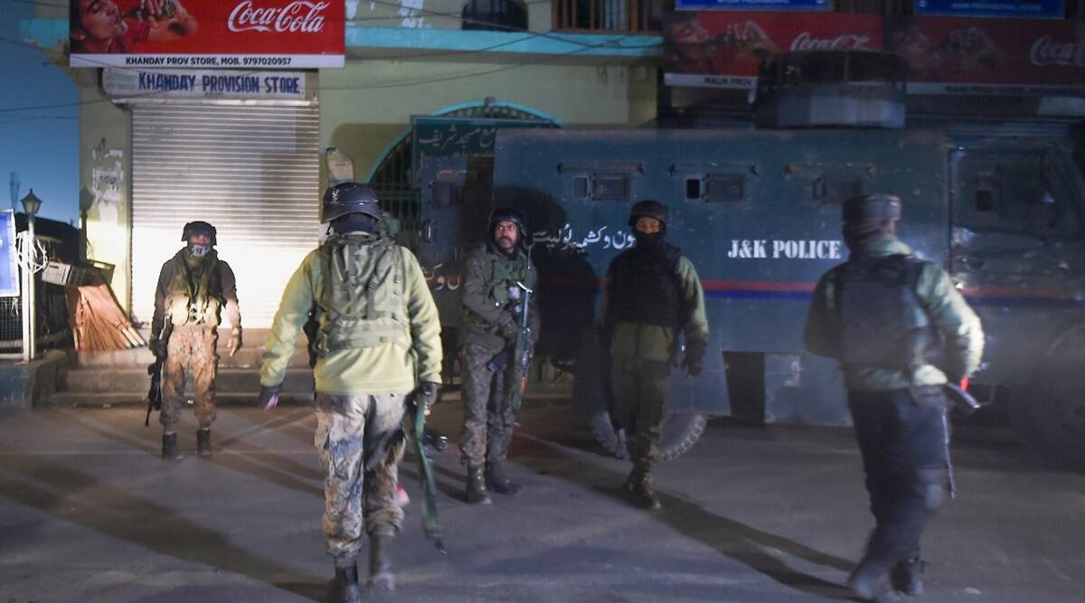 Srinagar attack, srinagar police bus attack, kashmir police killed, kashmir police attacked, kashmir news, jem, jem kashmir, jaish e mohammad kashmir, Jammu and Kashmir, Jammu and Kashmir bus attack, police bus attack, cops injured, militants, militants open fire, J&K news, Indian Express