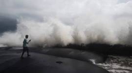 Cyclone nears, Odisha farmers start early harvest, distress sale