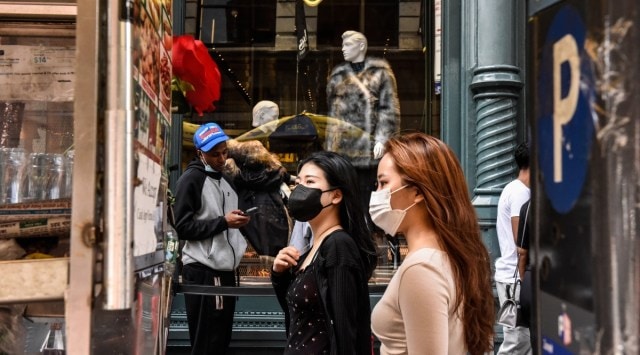 Shoppers wear face masks in the SoHo neighborhood of New York, Sept. 11, 2021.  (Stephanie Keith/The New York Times)
