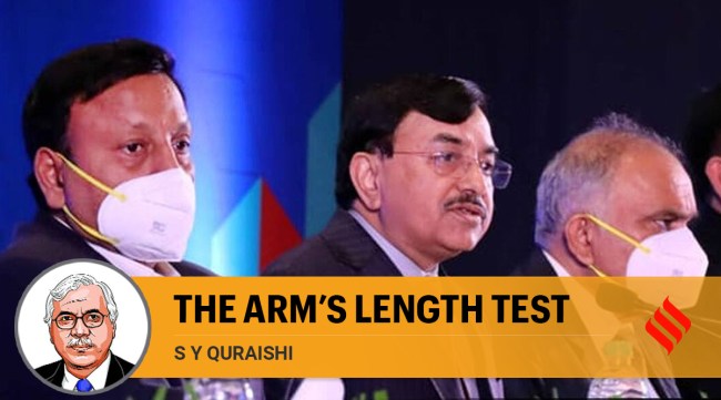 Sushil Chandra, Chief Election Commissioner of India with other
officials addressing media during press conference regarding Review of
Poll Preparedness by Election Commission of India for Punjab Assembly
Elections 2022 at Chandigarh IT park on Thursday. (Express
Photo by Kamleshwar Singh)