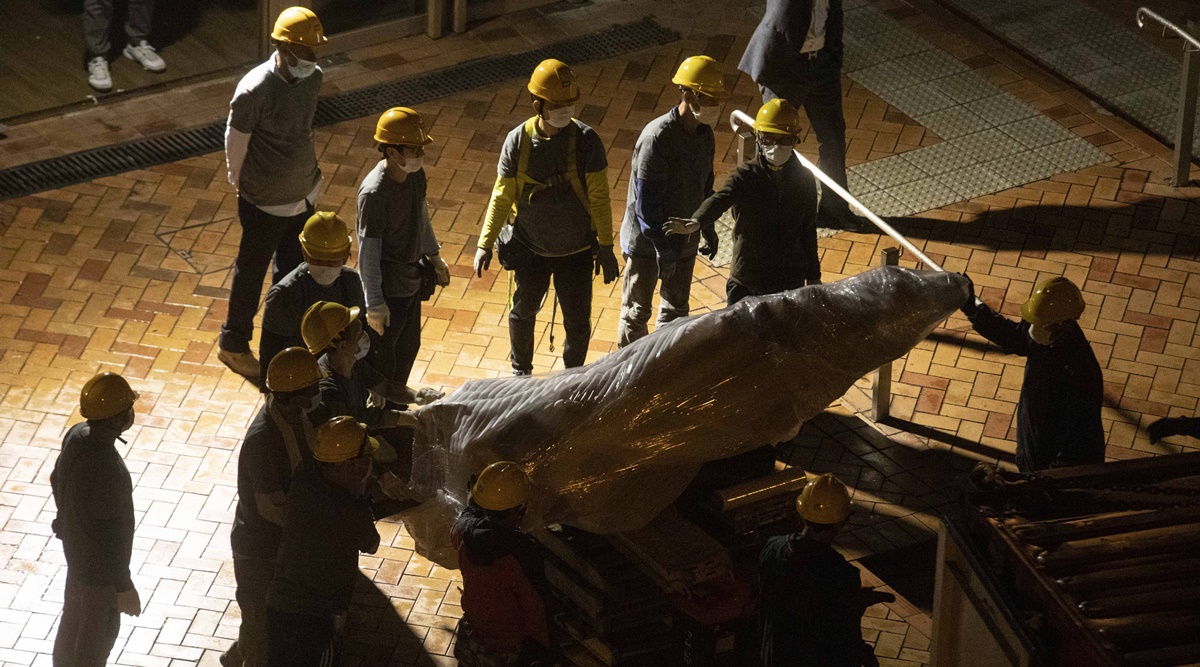 The "Pillar of Shame" statue being removed from the University of Hong Kong on Thursday. (Photo: AP)