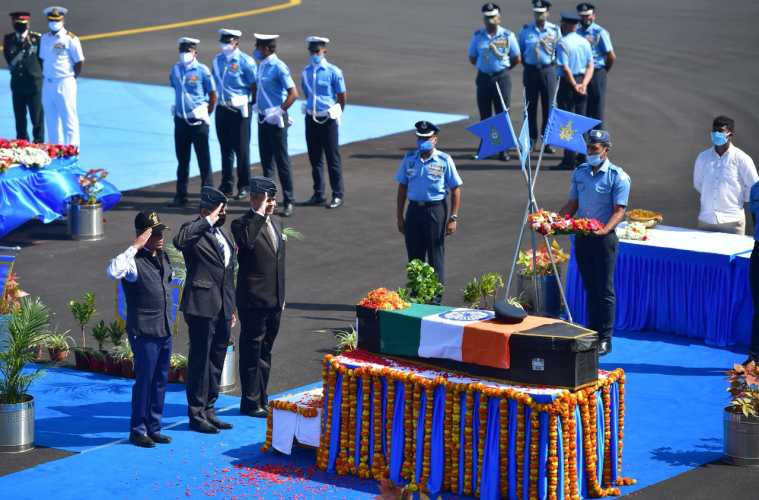 IAF, family members pay last respects to Group Captain Varun Singh ...
