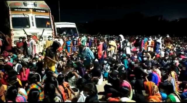 The workers blocked the Chennai-Bengaluru highway off Sunguvarchatiram and authorities including police officials arrived at the spot while the number of protesters swelled. (Source: IeTamil.com)