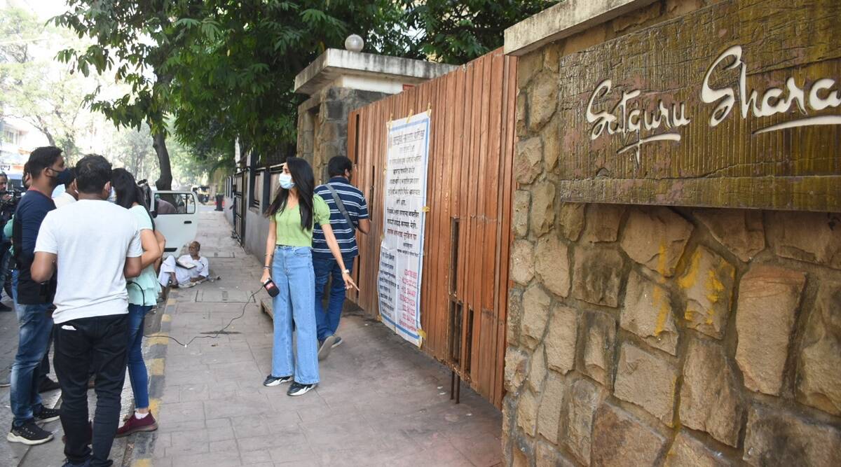 Kareena Kapoor Khan, Karan Johar, Amrita Arora, Malaika Arora, Alia Bhatt, kareena kapoor, kareena kapoor khan, kareena corona, kareena coronavirus, kareena covid 19, kareena seema khan, kareena covid karan johar party, karan johar party covid, seema khan covid, kareena house sealed, kareena building sealed