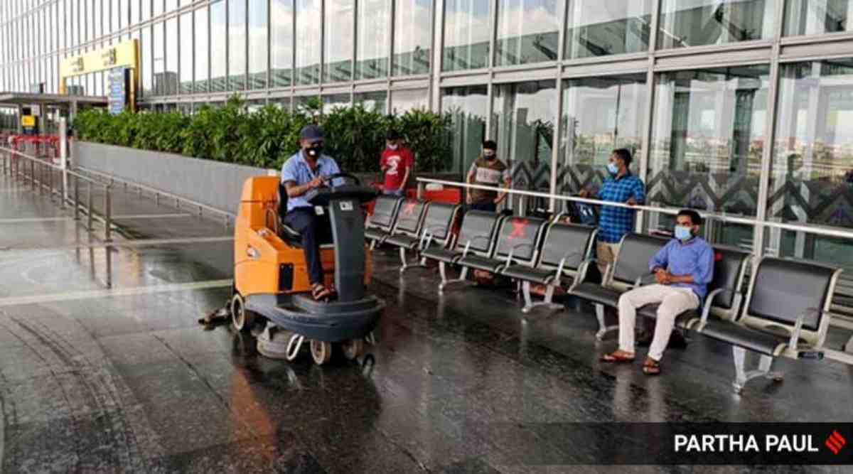 Kolkata airport, Netaji Subhash Chandra Bose International Airport, International passengers, Covid variant Omicron, RT-PCR tests, Omicron variant, Covid Omicron, overseas passengers, Covid test, West Bengal, Kolkata, West Bengal news, Kolkata news, India news, Indian Express News Service, Express News Service, Express News, Indian Express News