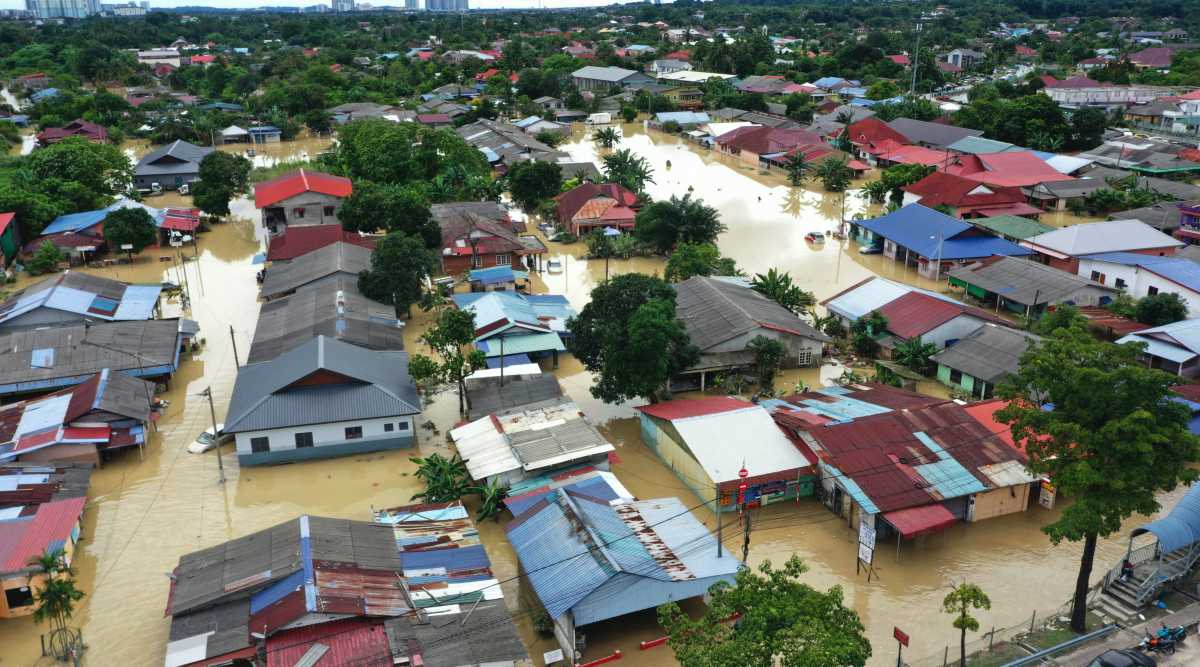 Malaysian emergency services, volunteers rescue 21,000 from flooding | India News,The Indian Express