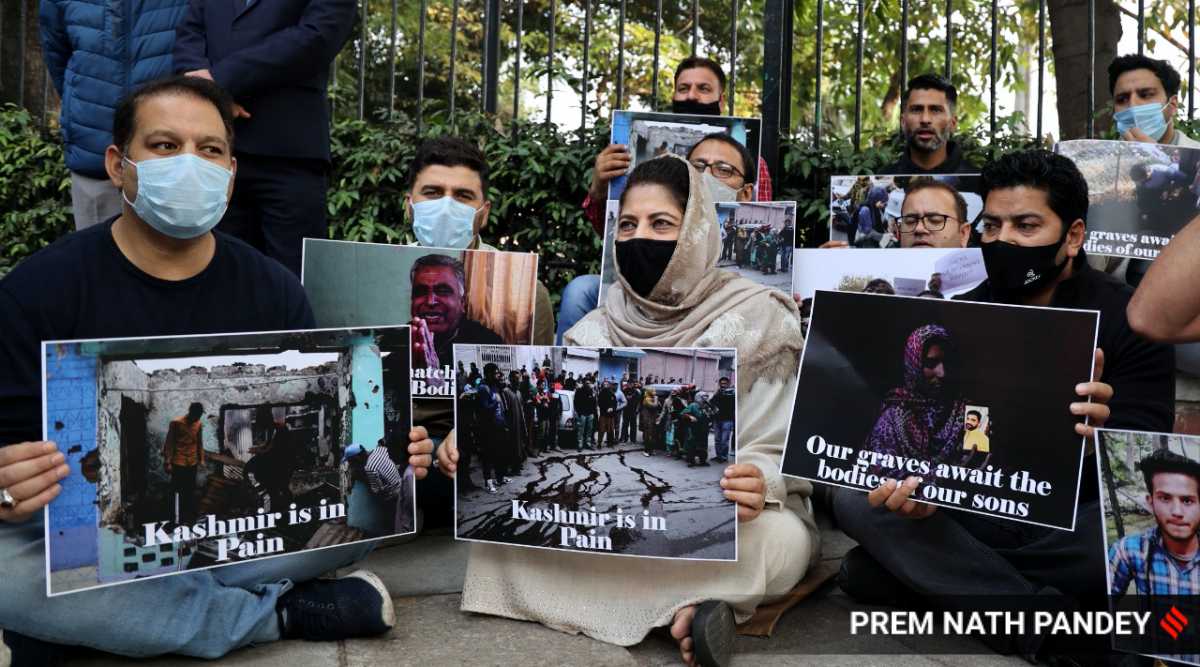 Mehbooba Mufti levels dharna at Delhi’s Jantar Mantar, says Kashmir ‘in ache’