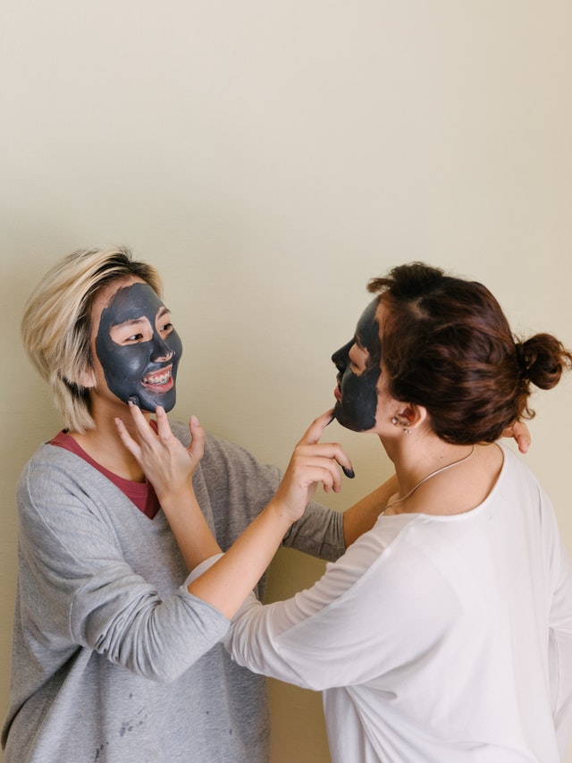 Sucking The Impurities Out Of Your Skin Carbon Peel Facial The 9657