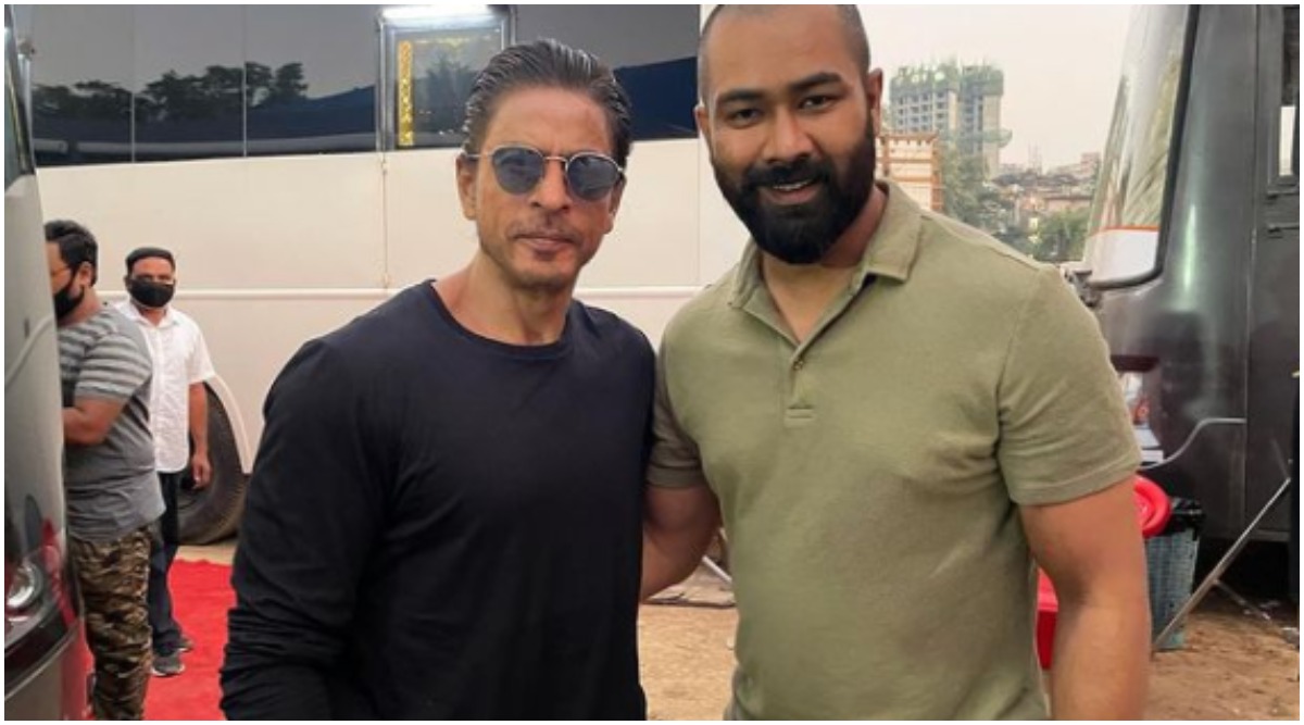 Shah Rukh Khans at work photo goes viral, check it out Bollywood News 